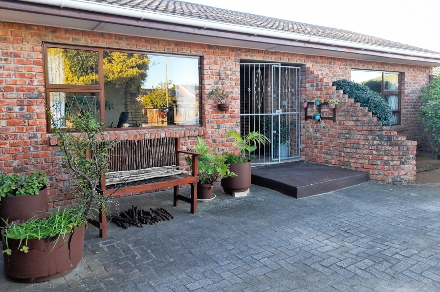 4 Bedroom Property for Sale in Walmer Downs Eastern Cape